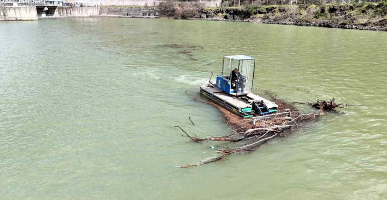 Yuvacık Barajı'ndan Atık Temizliği