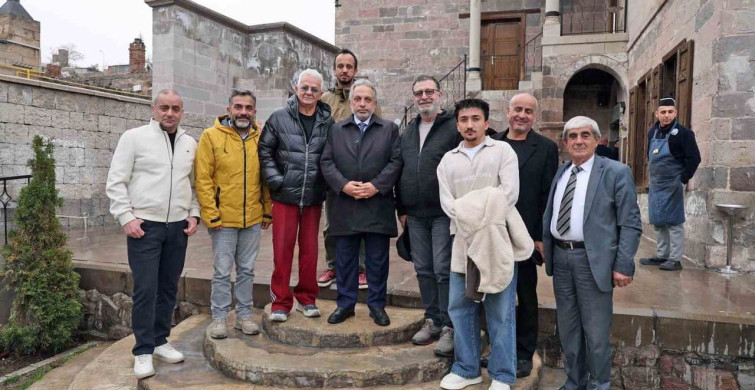 Zafer Algöz Sahaflar Çarşısı'nda Genç Okurlarla Buluştu