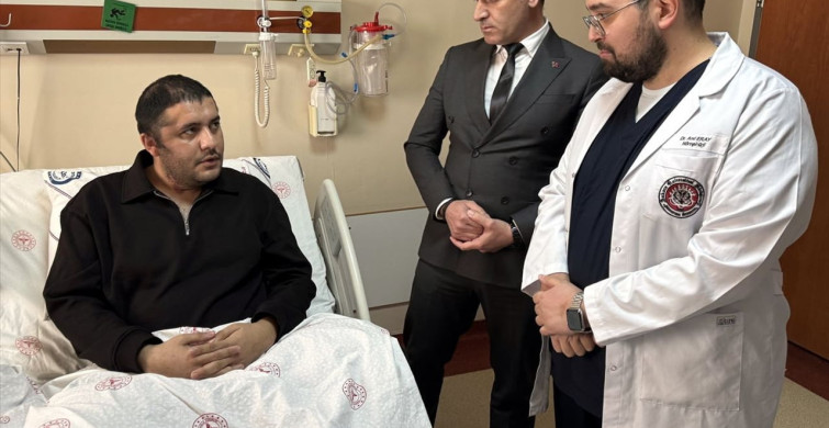 Zamanla Yarışan Doktorlar, Genç Hastayı Hayata Bağladı