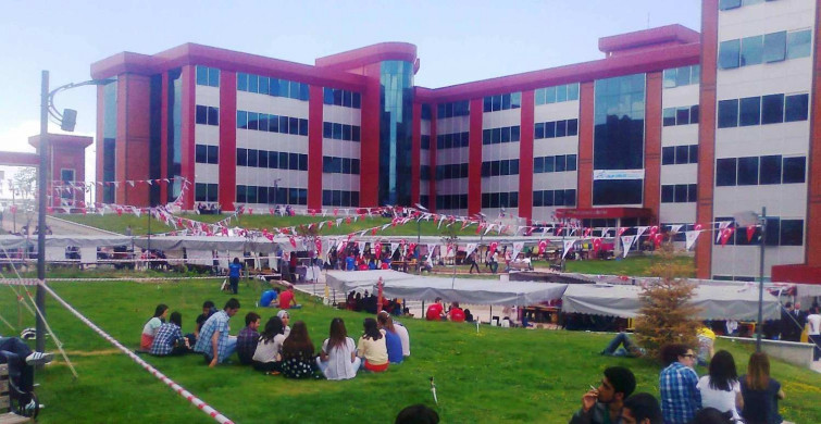 Zaza Dili ve Edebiyatı bölümü nedir, hangi üniversitelerde var? Zaza Dili ve Edebiyatı bölümünde hangi dersler var, bölüm mezunları hangi ünvanı alır? Zaza Dili ve Edebiyatı bölümü hakkında detaylı bilgiler