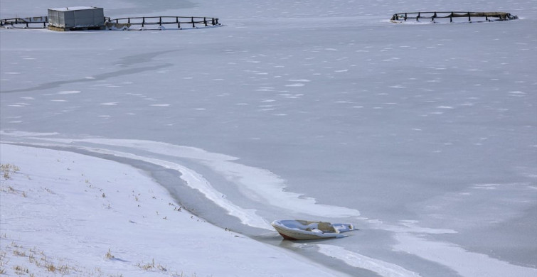 Zernek Barajı'nın Buz Tutmuş Yüzeyi Hava Taşıtlarıyla Görüntülendi