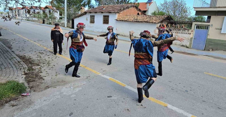 Zeybek Coşkusu Tavas'ta Yaşandı