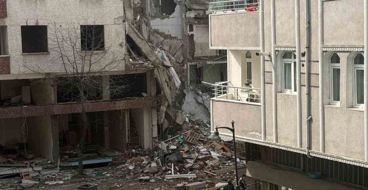 Zeytinburnu’nda Yıkım Sırasında Düşen Beton Parçasıyla Trajik Kaza