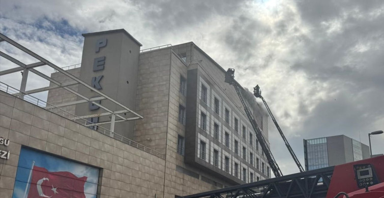 Zeytinburnu'ndaki Merter Polisevi'nde Yangın Çıktı