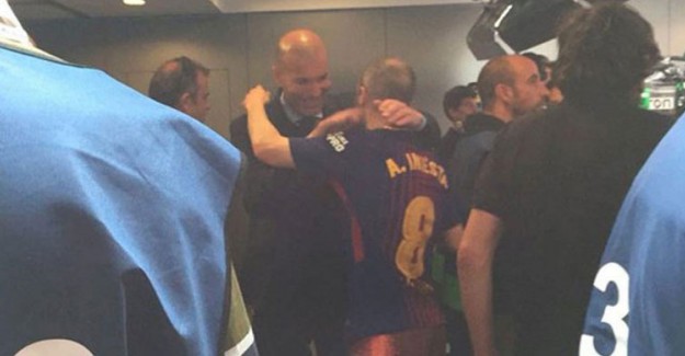 Zidane Iniesta’yı Böyle Kutladı!