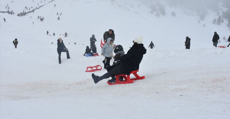 Zigana Kayak Merkezi'nde Yarıyıl Tatilinin Son Gününde Yoğunluk