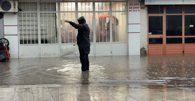 Zile'de Sağanak Yağış Hayatı Olumsuz Etkiledi