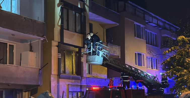 Zonguldak'ta Heyelan Sonrası Apartmanda Mahsur Kalanlar Kurtarıldı