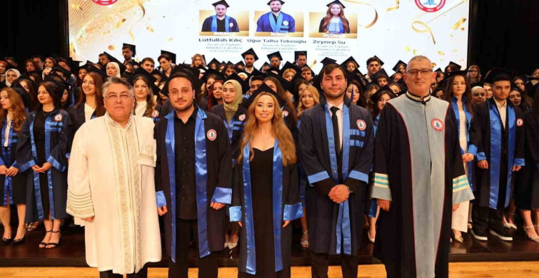 Zonguldak Bülent Ecevit Üniversitesi mezuniyet töreninde mutluluk ve başarı bir arada