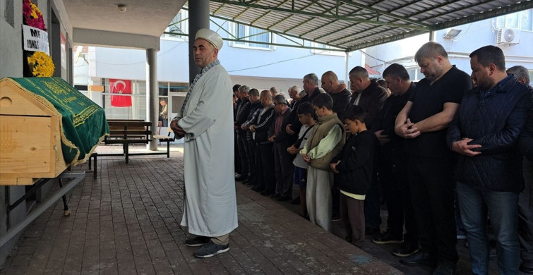 Zonguldak'ta Bıçaklanmış Yaşlı Adam Defnedildi