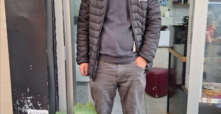 Zonguldak'ta Esnaf, Duvar Arasındaki Fidanı Koruma Altına Aldı