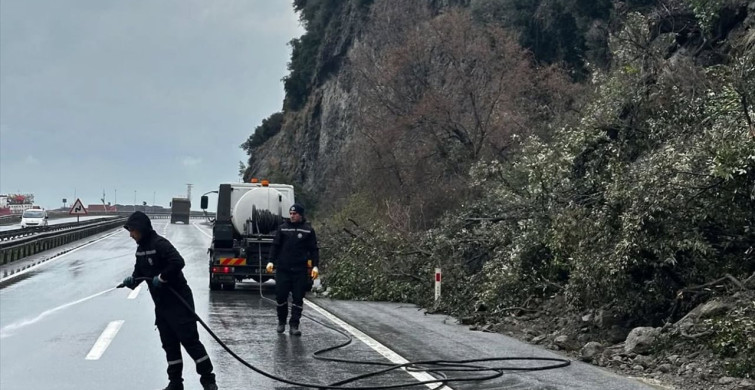 Zonguldak'ta Heyelan Ulaşımı Olumsuz Etkiledi