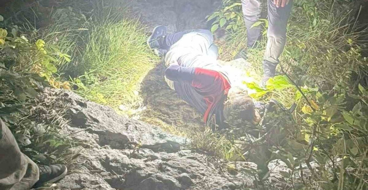 Zonguldak'ta kayalıklardan düşen amatör balıkçı kurtarıldı