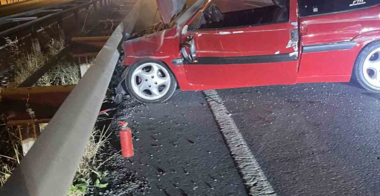 Zonguldak’ta otomobil bariyerlere çarptı, bir yaralı.
