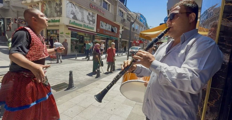 Zonguldak'ta roman vatandaşların müzikli eğlencesi renkli görüntülere sahne oldu
