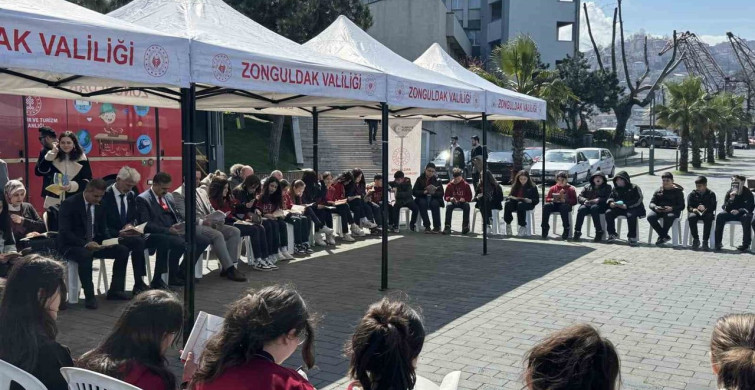 Zonguldak’ta Sahil Bandında Kitap Okuma Etkinliği