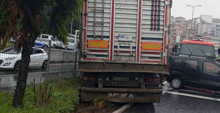 Zonguldak'ta Tır Kazası: 3 Araç Hasar Gördü