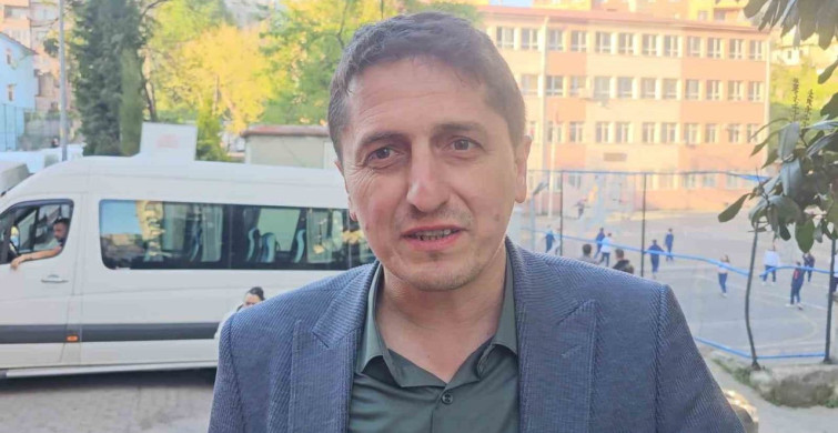 Zonguldak'taki Okul Müdürü Barış Manço'yu Aratmadı