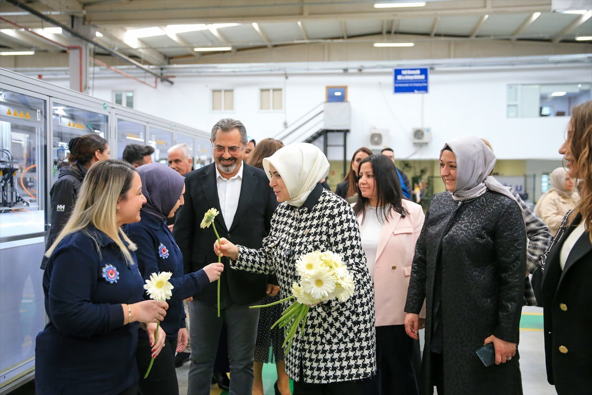 8 Mart Dünya Kadınlar Günü kapsamında Manisa Organize Sanayi Bölgesi'ndeki bir fabrikayı ziyaret...