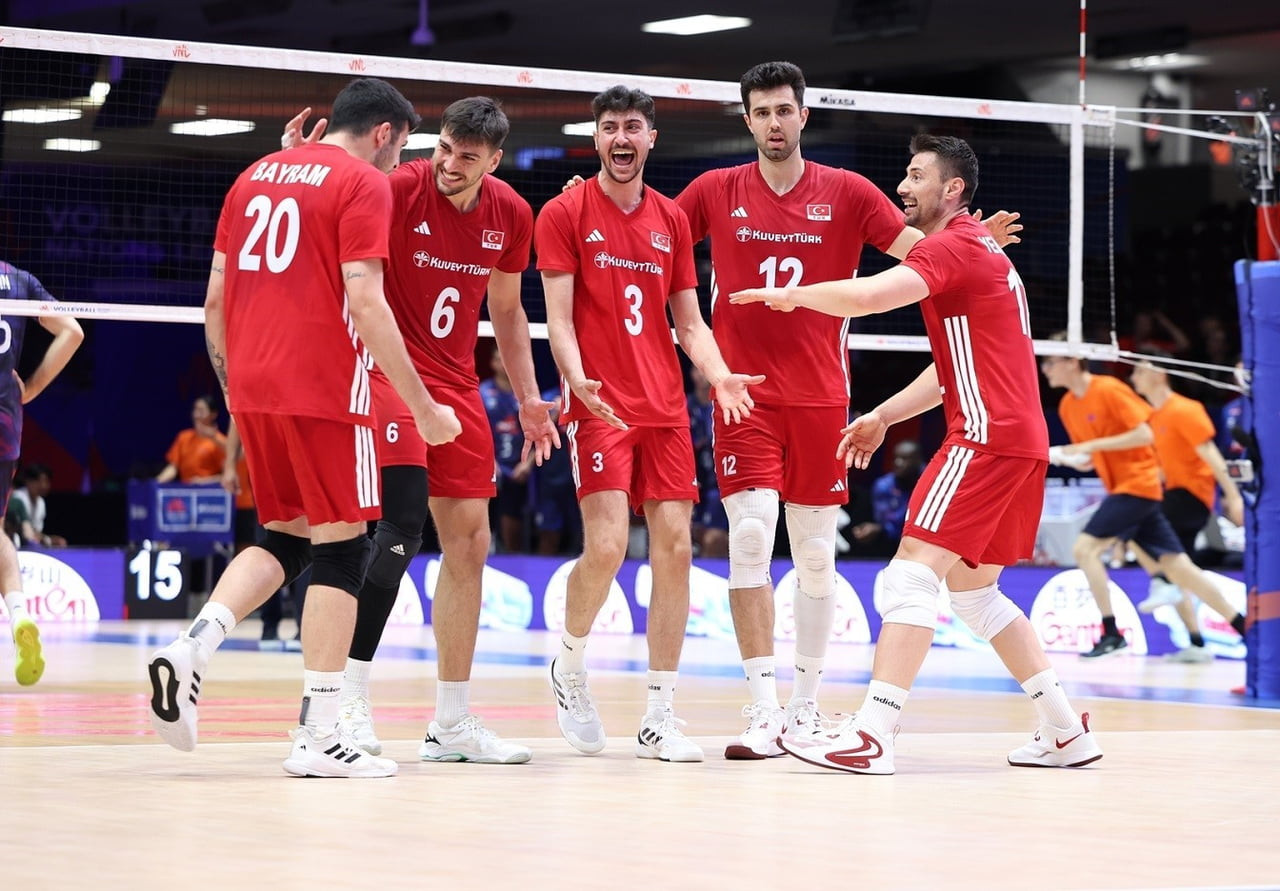 A MİLLİ ERKEK VOLEYBOL TAKIMI, 2026 FIVB VOLEYBOL MİLLETLER LİGİ'NİN 2. HAFTASINDA PARKEYE...