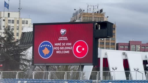 A Milli Futbol Takımı, Kosova ile yarın oynayacağı karşılaşma öncesinde Fadil Vokrri Stadyumu'nda...