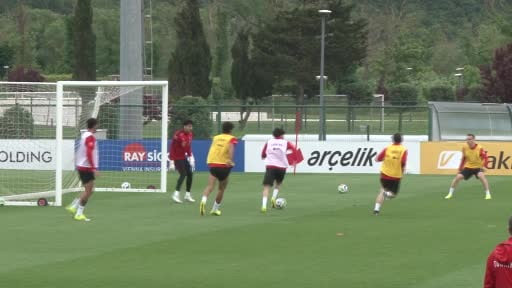 A Milli Futbol Takımı'nda Kerem Aktürkoğlu, bugün yapılan antrenmanda sakatlık yaşadı. Milli...