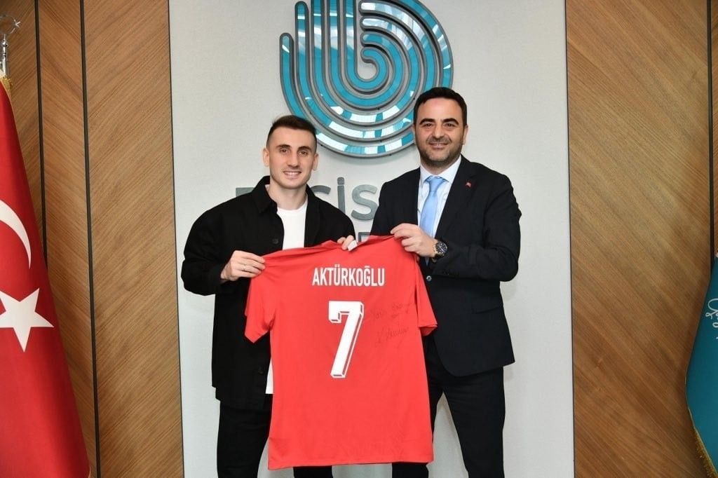 A MİLLİ FUTBOL TAKIMI'NI 24 YIL ARADAN SONRA DÜNYA KUPASI'NA TAŞIYAN GOLÜ ATAN FENERBAHÇELİ MİLLİ...