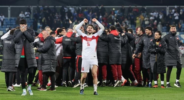 A MİLLİ FUTBOL TAKIMI'NIN, KOSOVA'YI 1-0 YENEREK 24 YIL SONRA DÜNYA KUPASI'NA KATILMA HAKKI...