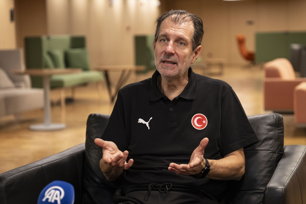 A Milli Kadın Basketbol Takımı'nın yeni başantrenörü Andrea Mazzon, AA muhabirine açıklamalarda...