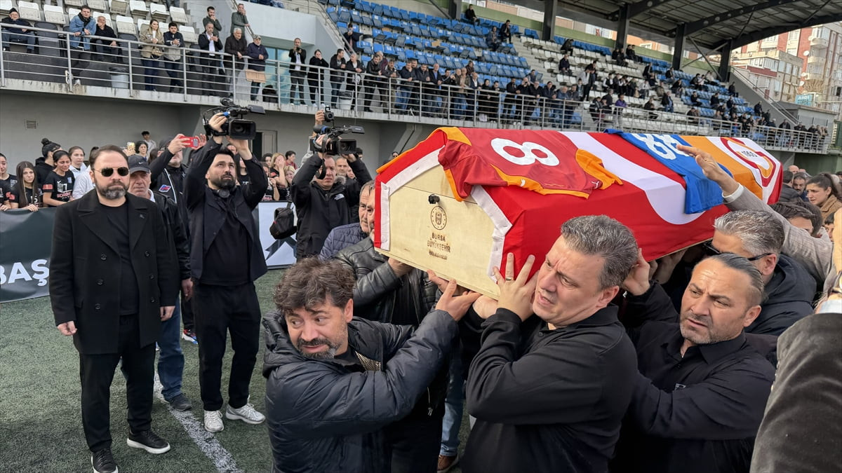 A Milli Kadın Futbol Takımı'nın eski futbolcularından ve Galatasaray Kadın Futbol Takımı'nın eski...