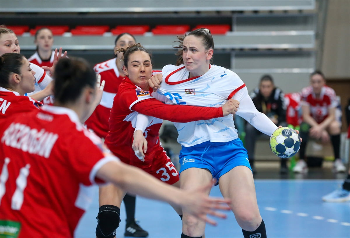 A Milli Kadın Hentbol Takımı, 2026 EHF Avrupa Kupası üçüncü maçında Kastamonu Merkez Spor...