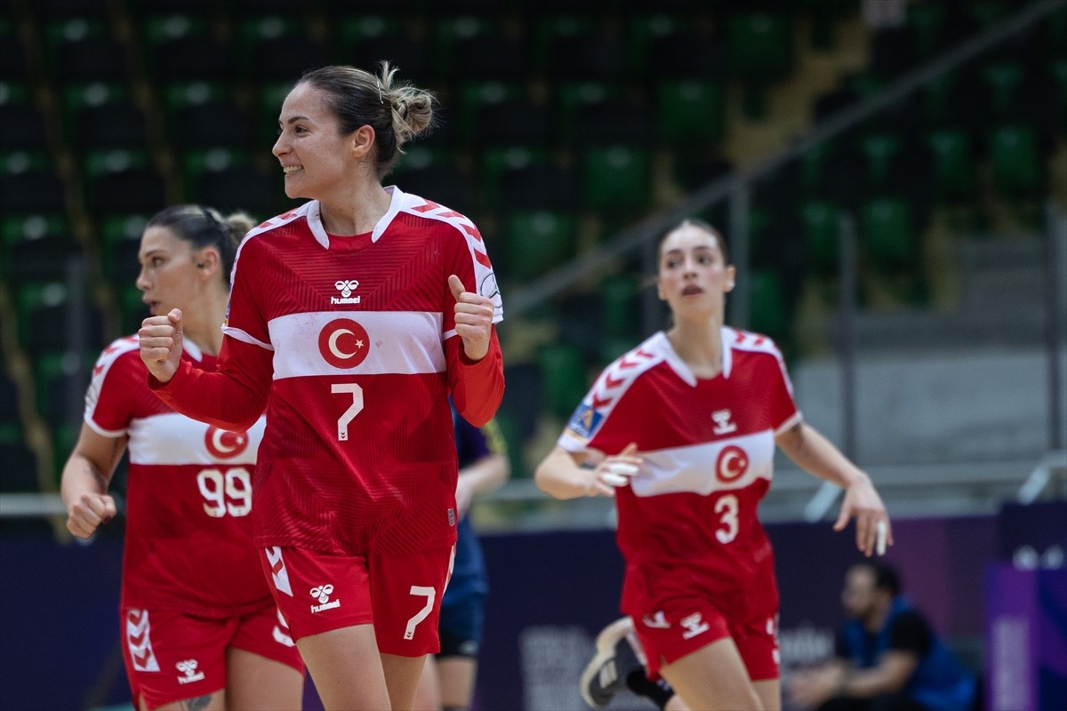 A Milli Kadın Hentbol Takımı, Suudi Arabistan'ın başkenti Riyad'ın ev sahipliği yaptığı 6. İslami...