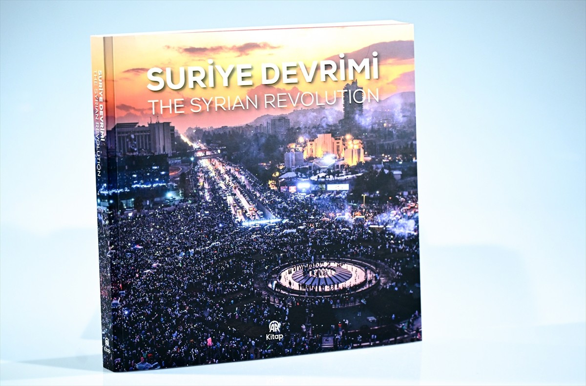 AA Kitap, Suriye'deki 61 yıllık kanlı Baas rejiminin sona ermesine giden süreci anlatan "Suriye...