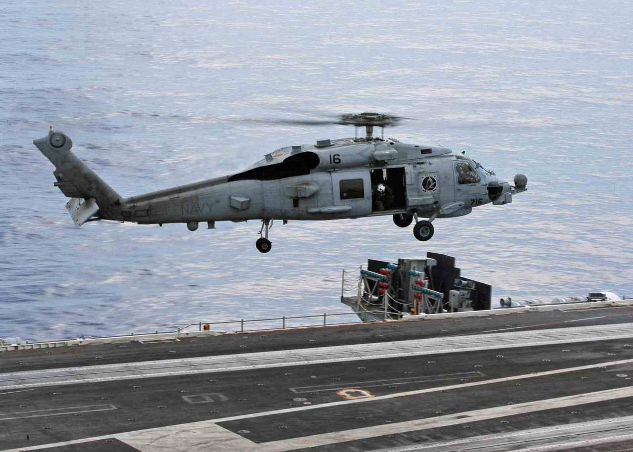 ABD DENİZ KUVVETLERİ MERKEZ KOMUTANLIĞI, ABD ORDUSUNA AİT MH-60S "SEA HAWK" TİPİ ASKERİ...