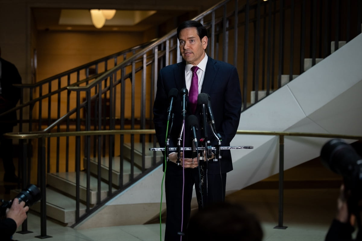 ABD Dışişleri Bakanı Marco Rubio, İran'ın, ABD ve İsrail için "acil bir tehdit" olduğunu...