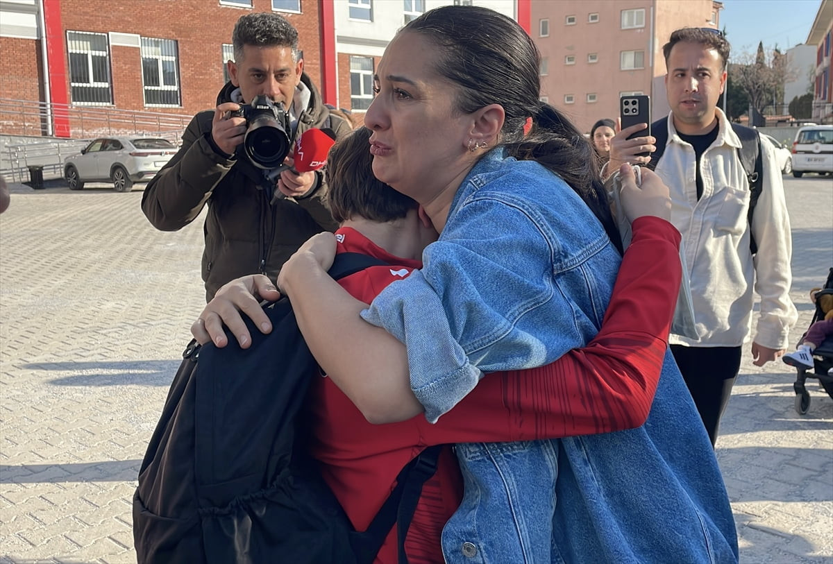 ABD ile İsrail'in İran'a yönelik saldırılarının ardından yaşanan gelişmeler ve hava sahasının...