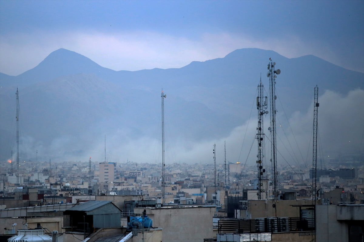 ABD-İsrail saldırılarının hedefindeki İran'ın başkenti Tahran'da yeni patlamalar meydana geldi....