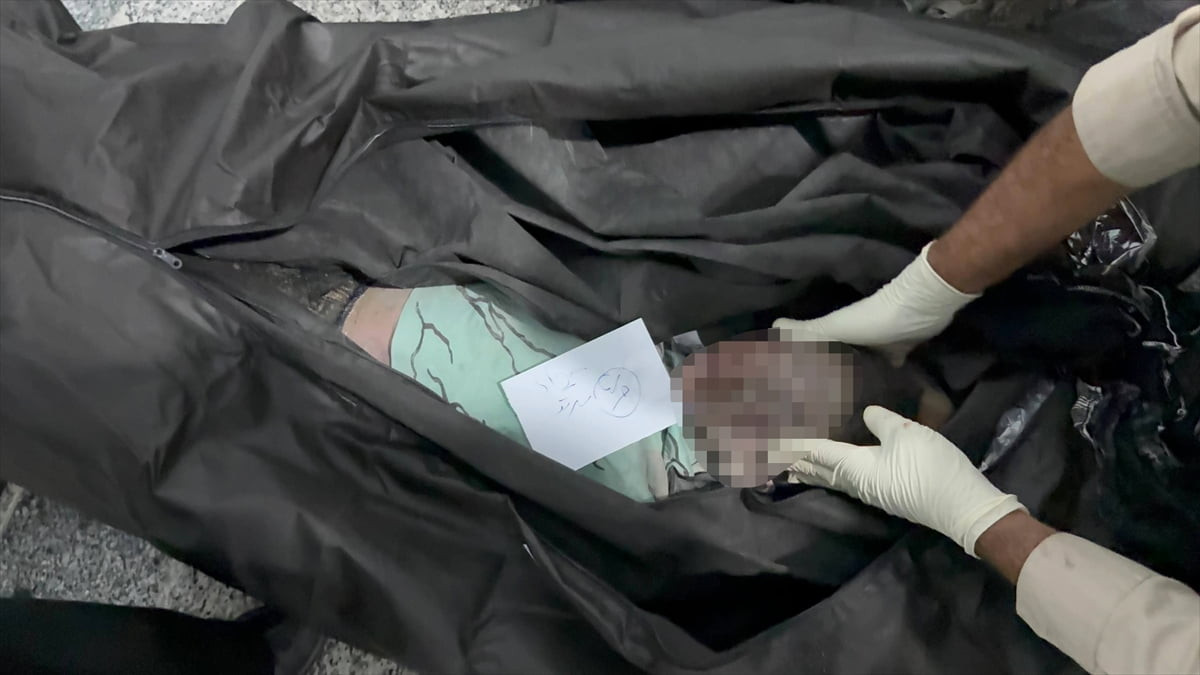 ABD-İsrail saldırısında hedef alınan İran'ın Hürmüzgan eyaletine bağlı Minab kentindeki ilkokulda...