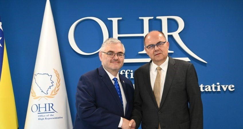 ABD VE AVRUPA ÜLKELERİNİN BOSNA HERSEK’TE GÖREVDEN AYRILMA KARARI ALAN BOSNA HERSEK YÜKSEK...