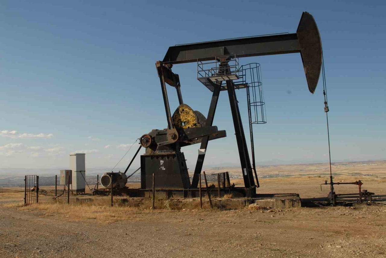 ABD VE İRAN ARASINDAKİ GERİLİMİN TEKRARDAN YÜKSELMESİYLE BİRLİKTE PETROL FİYATLARI SON 1 AYIN...