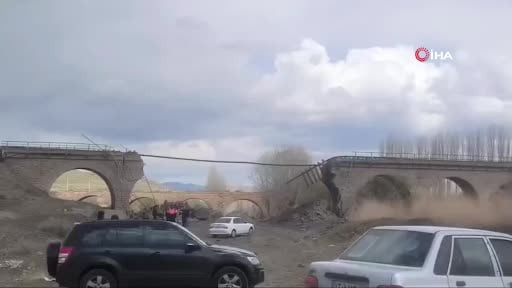 ABD ve İsrail ordusu, İran’ın Kaşan, Tebriz, Zencan, Kerec ve Kum kentlerinde bulunan demiryolu...