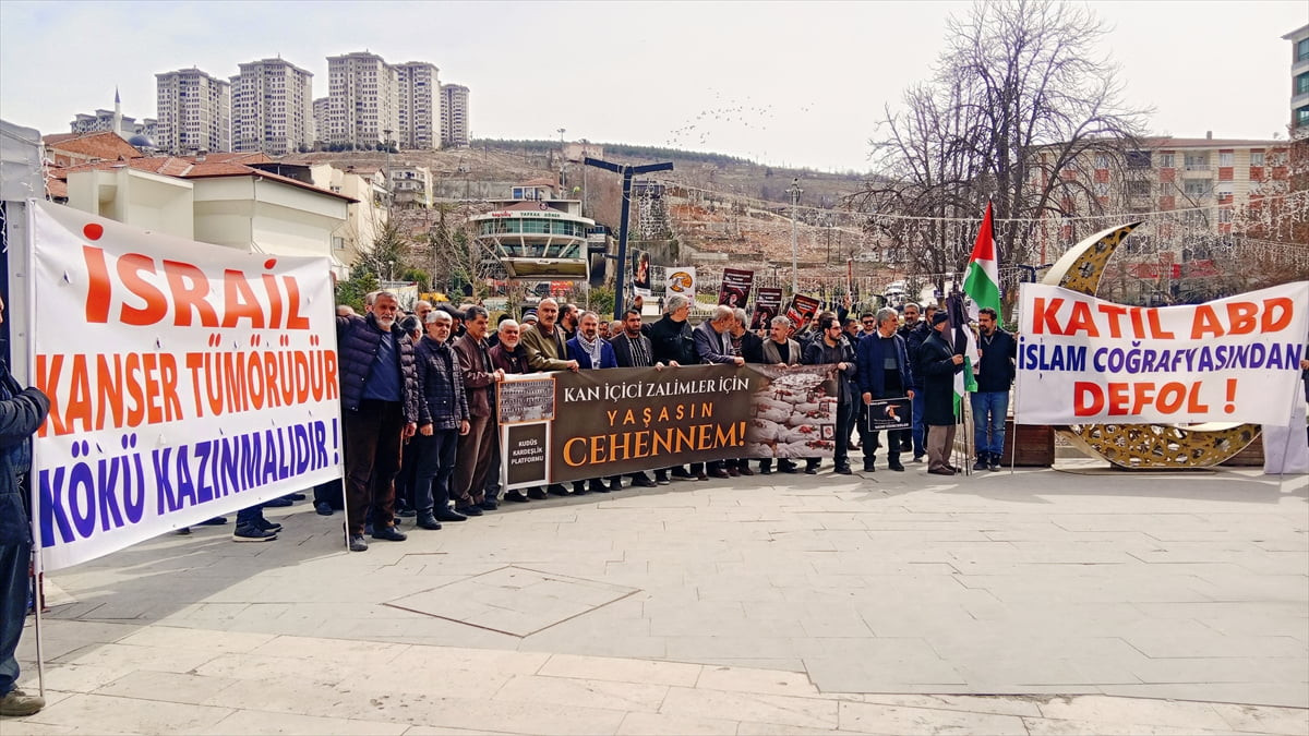 ABD ve İsrail'in İran'a yönelik saldırıları, Malatya'da bir grup tarafından protesto edildi. Cuma...