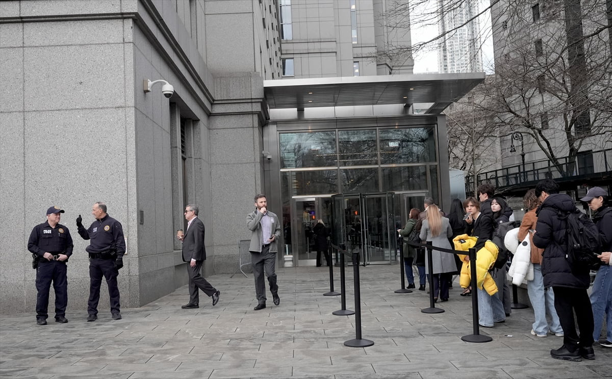 ABD'nin 3 Ocak'ta Venezuela'da askeri müdahaleyle alıkoyduğu Devlet Başkanı Nicolas Maduro ve eşi...