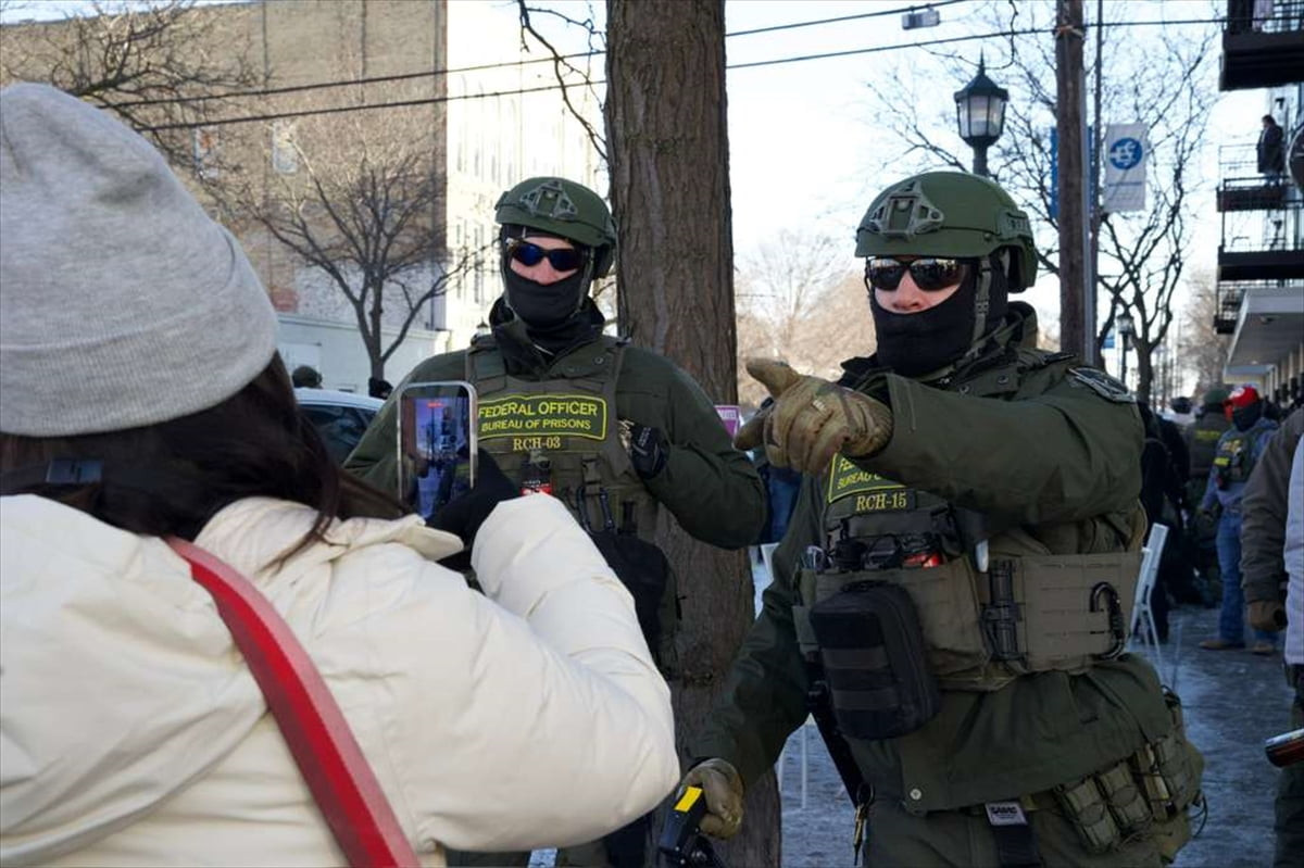 ABD'nin Minnesota eyaletindeki Minneapolis kentindeki protestolar sırasında bir kişi daha...