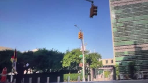 ABD'nin New York kentindeki Birleşmiş Milletler (BM) Genel Merkezi önüne gelen bir şahıs, Tibet...