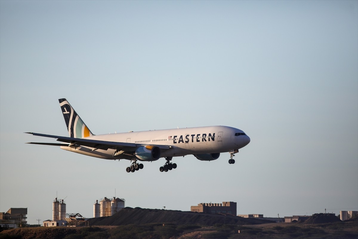 ABD’den sınır dışı edilen Venezuelalı göçmenleri taşıyan uçak Eastern Airlines, Caracas...