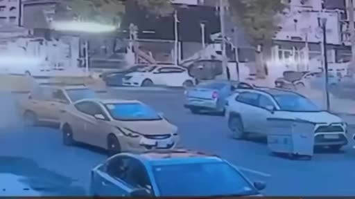 ABD’li gazeteci Shelly Kittleson, Irak’ın başkenti Bağdat’ta kimliği belirsiz silahlı kişiler...