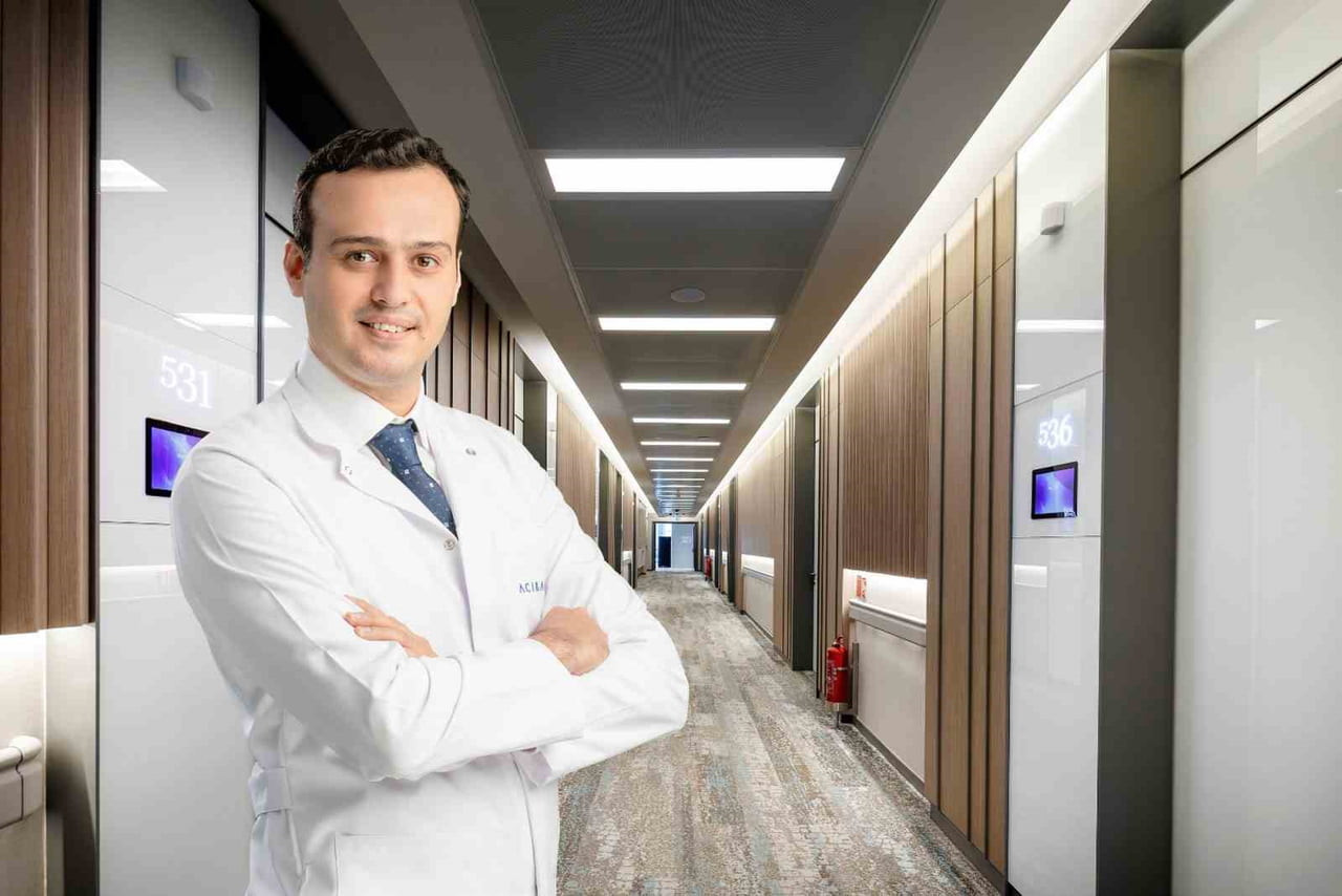 ACIBADEM KENT HASTANESİ ONKOLOJİ BÖLÜMÜ’NDEN TIBBİ ONKOLOJİ UZMANI DOÇ. DR. AHMET ÖZVEREN