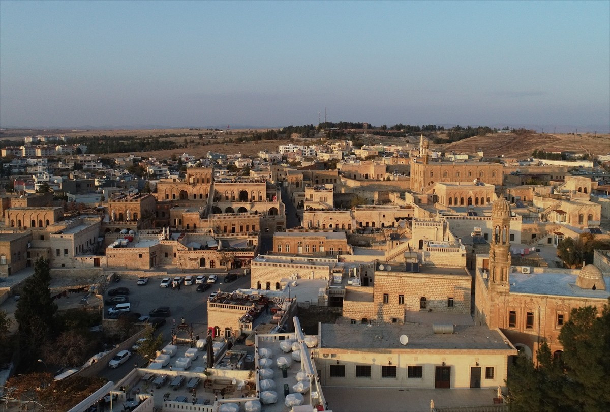 Açık hava müzesi konumundaki tarihi şehir Mardin, son yıllarda film, dizi ve belgesel çekmek...