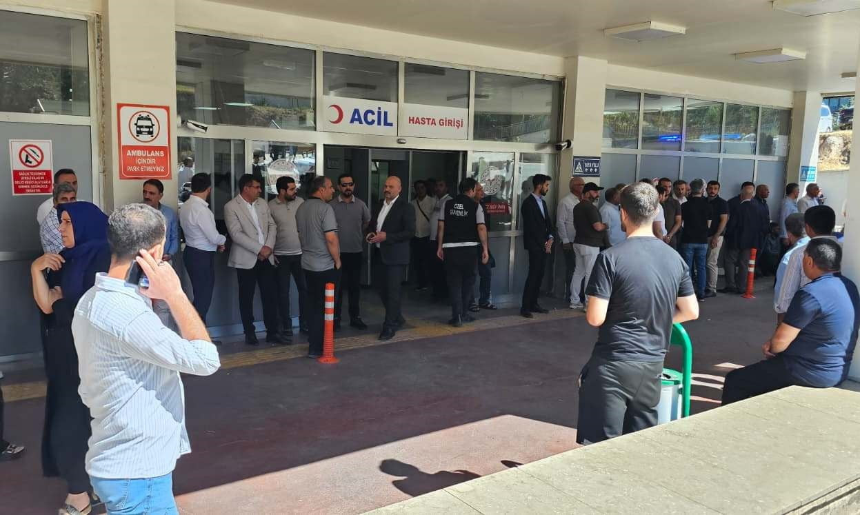 ACİLDE TOPLANAN KALABALIK